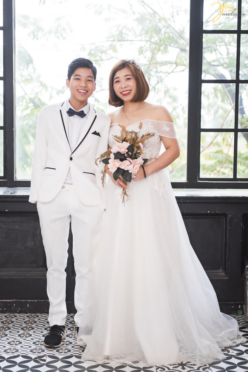 Những cuốn album gia đình hay album chụp bầu do Yêu Media thực hiện được trau chuốt kỹ lưỡng từ khâu lên ý tưởng, khâu chụp cho đến khâu thiết kế và hoàn thiện nhằm đem tới cho khách hàng sự hài lòng nhất.