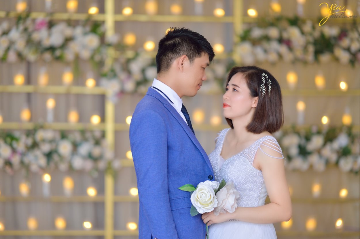 May mắn là Yêu Media Studio đã có nhiều kinh nghiệm trong lĩnh vực chụp ảnh gia đình, nên chỉ chưa đầy 2 tiếng đồng hồ là bộ ảnh được hoàn tất, vô cùng mỹ mãn. Bộ ảnh được thực hiện tại studio - phim trường trong nhà Rosa tại Phố Lê Trọng Tấn, Hà Nội.