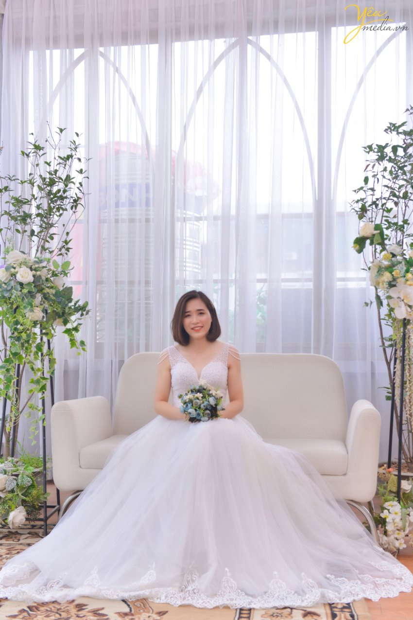 May mắn là Yêu Media Studio đã có nhiều kinh nghiệm trong lĩnh vực chụp ảnh gia đình, nên chỉ chưa đầy 2 tiếng đồng hồ là bộ ảnh được hoàn tất, vô cùng mỹ mãn. Bộ ảnh được thực hiện tại studio - phim trường trong nhà Rosa tại Phố Lê Trọng Tấn, Hà Nội.