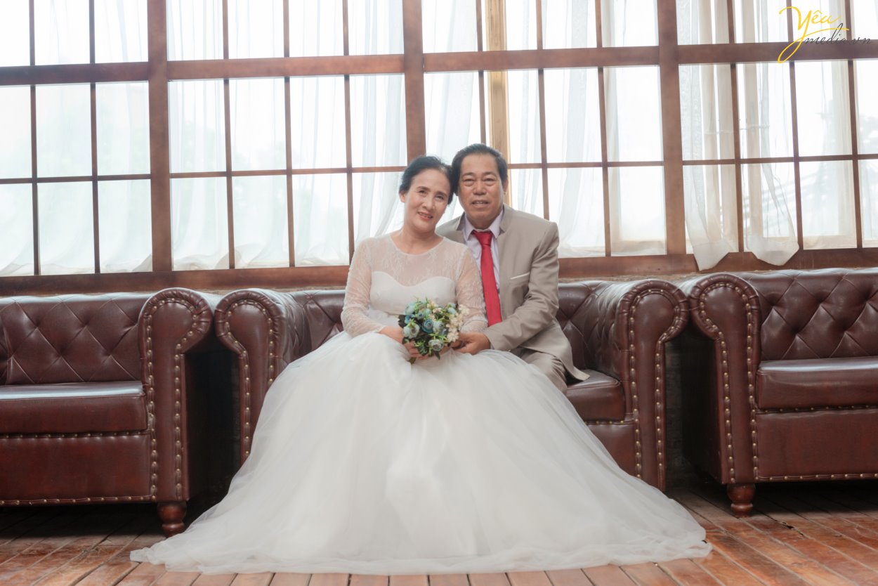 May mắn là Yêu Media Studio đã có nhiều kinh nghiệm trong lĩnh vực chụp ảnh gia đình, nên chỉ chưa đầy 2 tiếng đồng hồ là bộ ảnh được hoàn tất, vô cùng mỹ mãn. Bộ ảnh được thực hiện tại studio - phim trường trong nhà Rosa tại Phố Lê Trọng Tấn, Hà Nội.