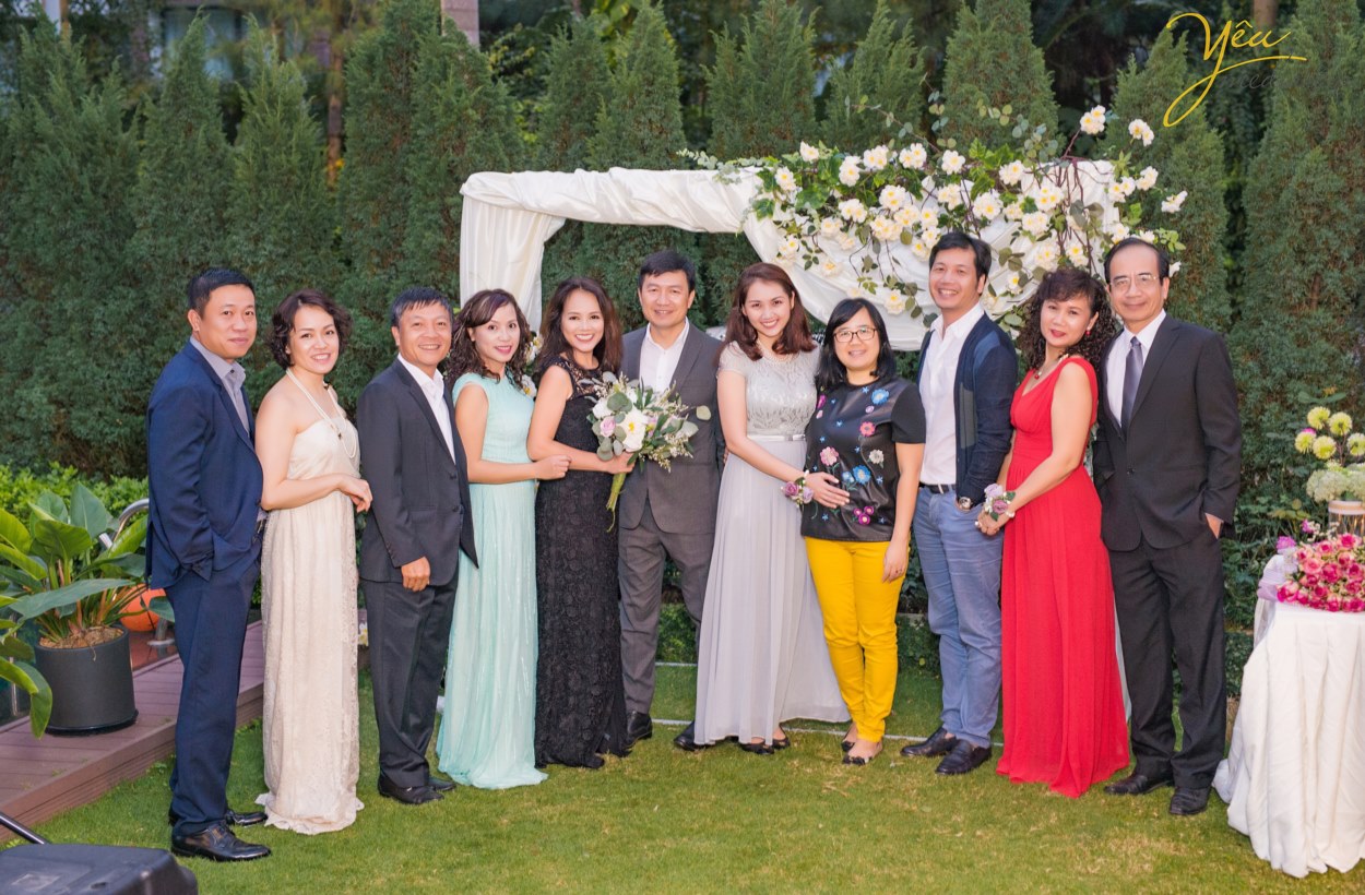 Dưới sự sắp xếp của ekip ảnh viện gia đình Yêu Media, gia đình chị Châu đã có những khoảnh khắc tuyệt vời, vui vẻ, và một bộ ảnh album gia đình mỹ mãn, tuyệt đẹp!