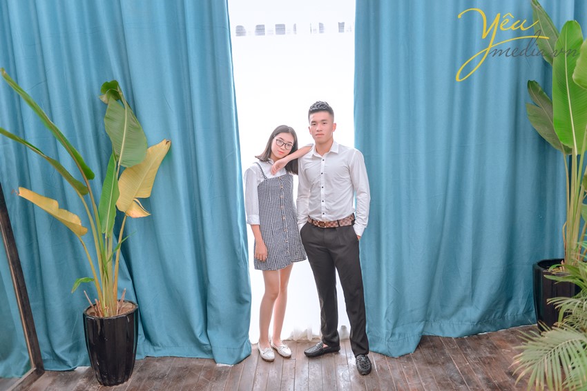 hai anh em chụp ảnh trong studio rosa hà nội