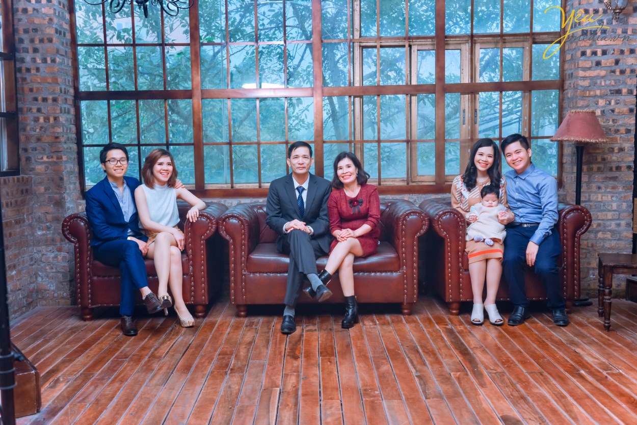 Chụp ảnh gia đình chuyên nghiệp với 4 cơ sở tại HN, Uy tín hàng đầu. Nhận ảnh chính xác. Lưu giữ khoảnh khắc đáng nhớ với KM 20% cho dịp tết Nguyên Đán.