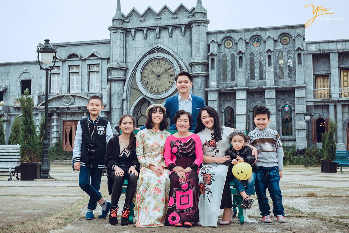 chụp ảnh gia đình tại Smiley Ville
