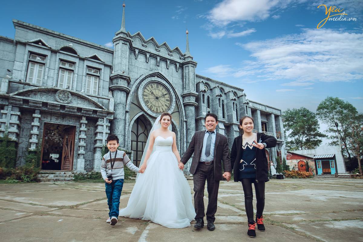 chụp ảnh gia đình tại Smiley Ville