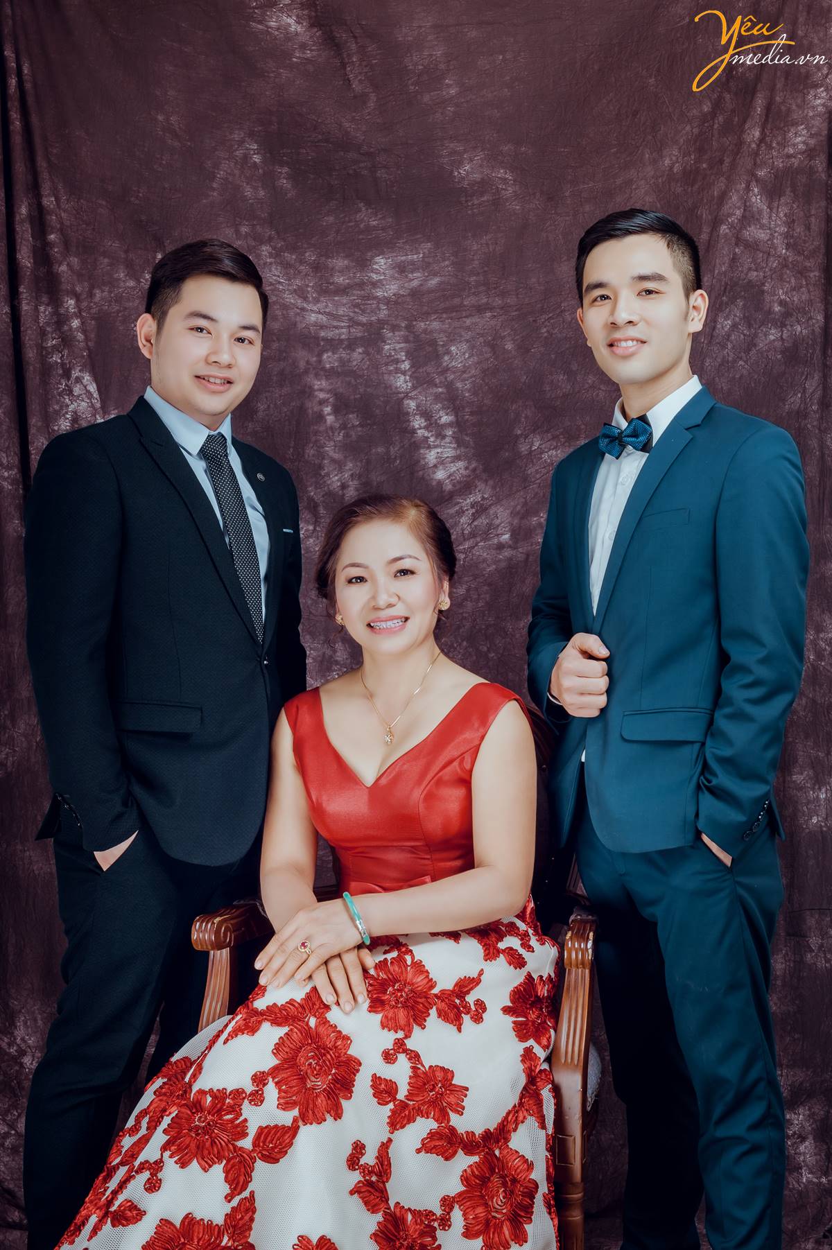 Chụp ảnh gia đình tại studio