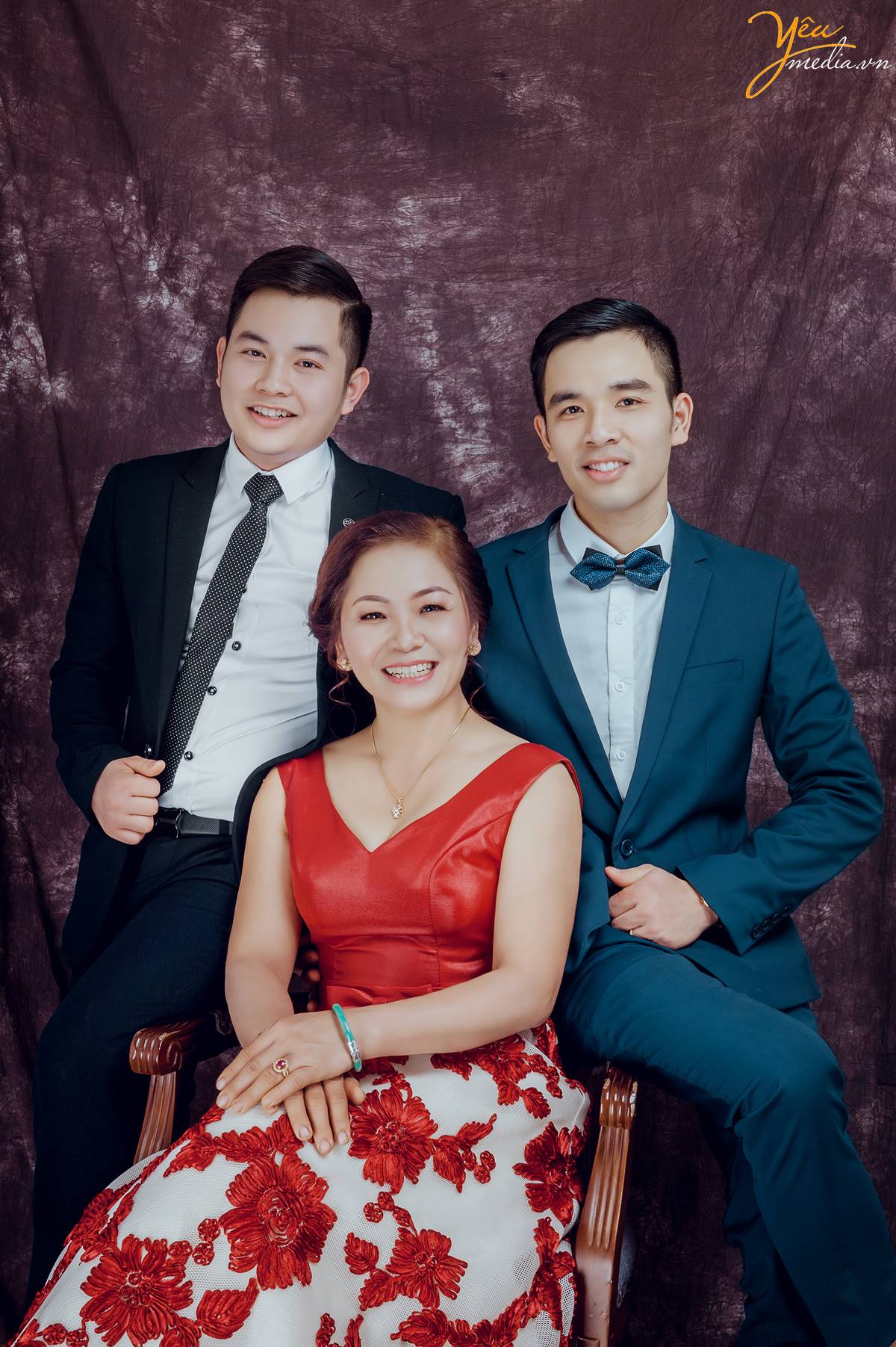 Chụp ảnh gia đình tại studio