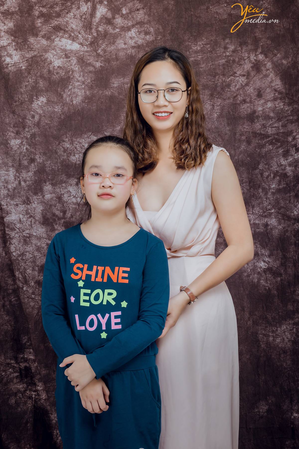 chụp ảnh gia đình tại studio