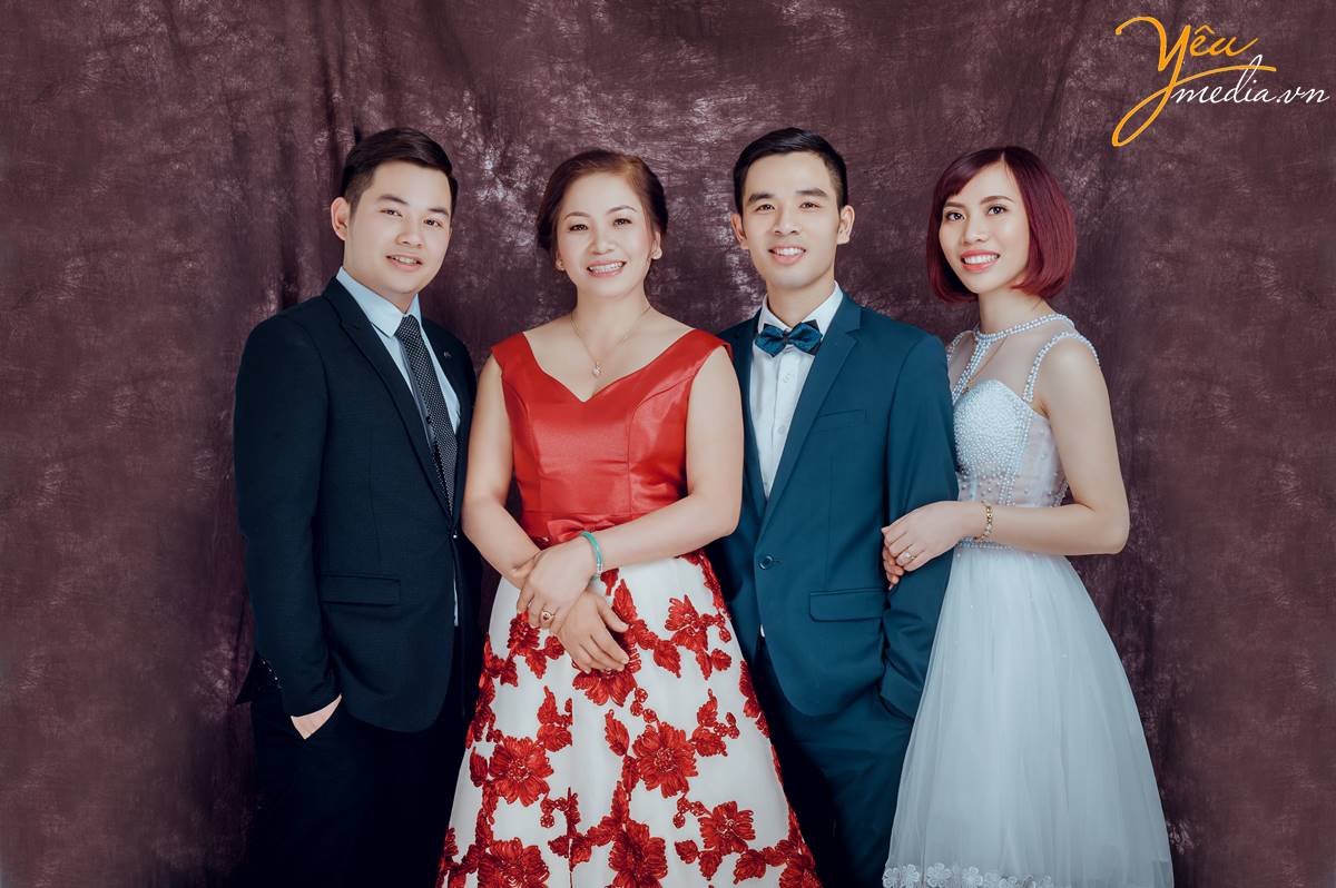 Chụp ảnh gia đình tại studio