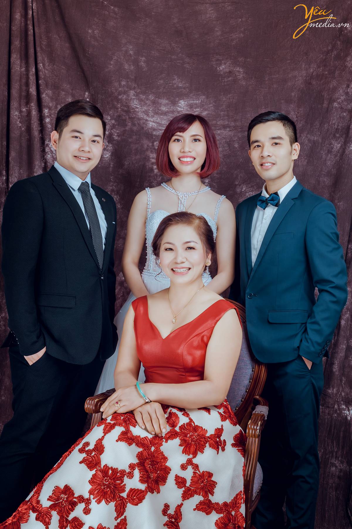 Chụp ảnh gia đình tại studio
