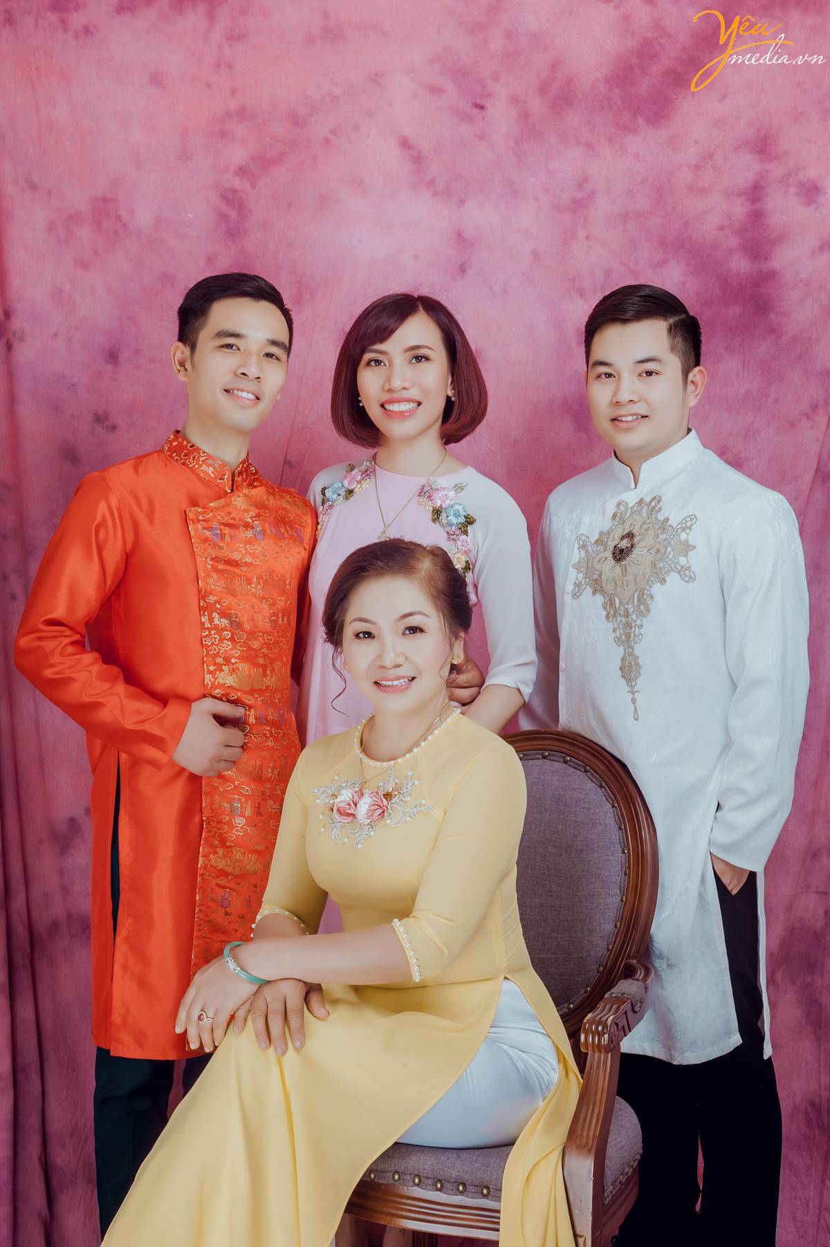 Chụp ảnh gia đình tại studio