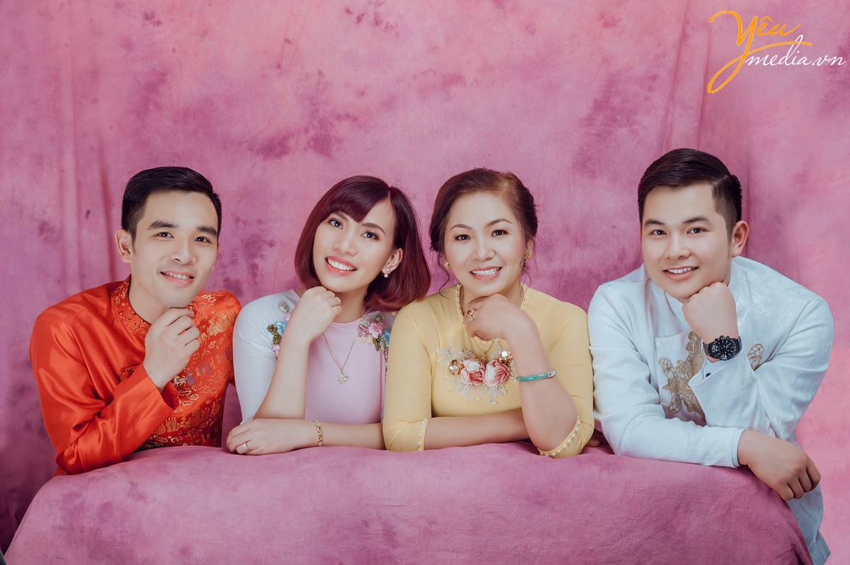 Chụp ảnh gia đình tại studio