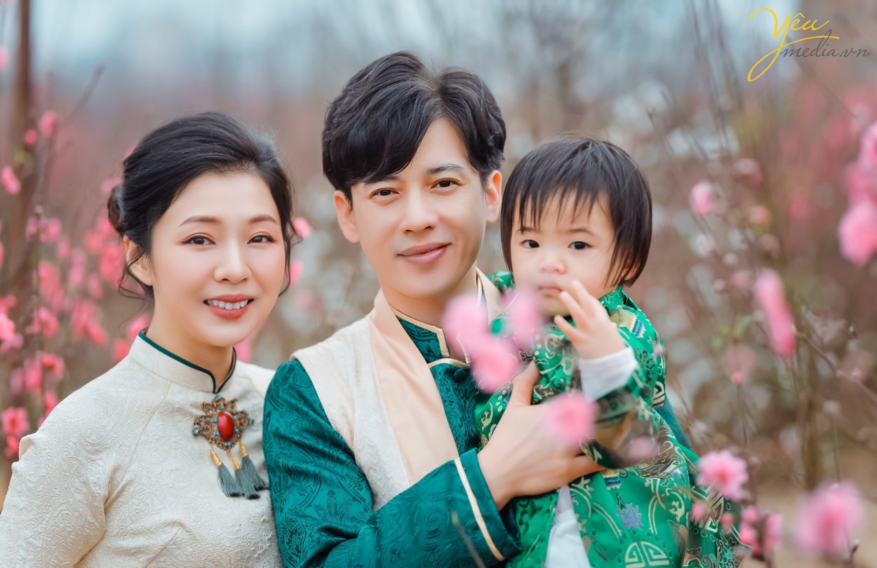 ngoài việc tạo ra không gian phù hợp, người cầm máy cũng phải thay đổi tư duy để những tấm ảnh gia đình trở nên sinh động và mới mẻ hơn bao giờ hết.