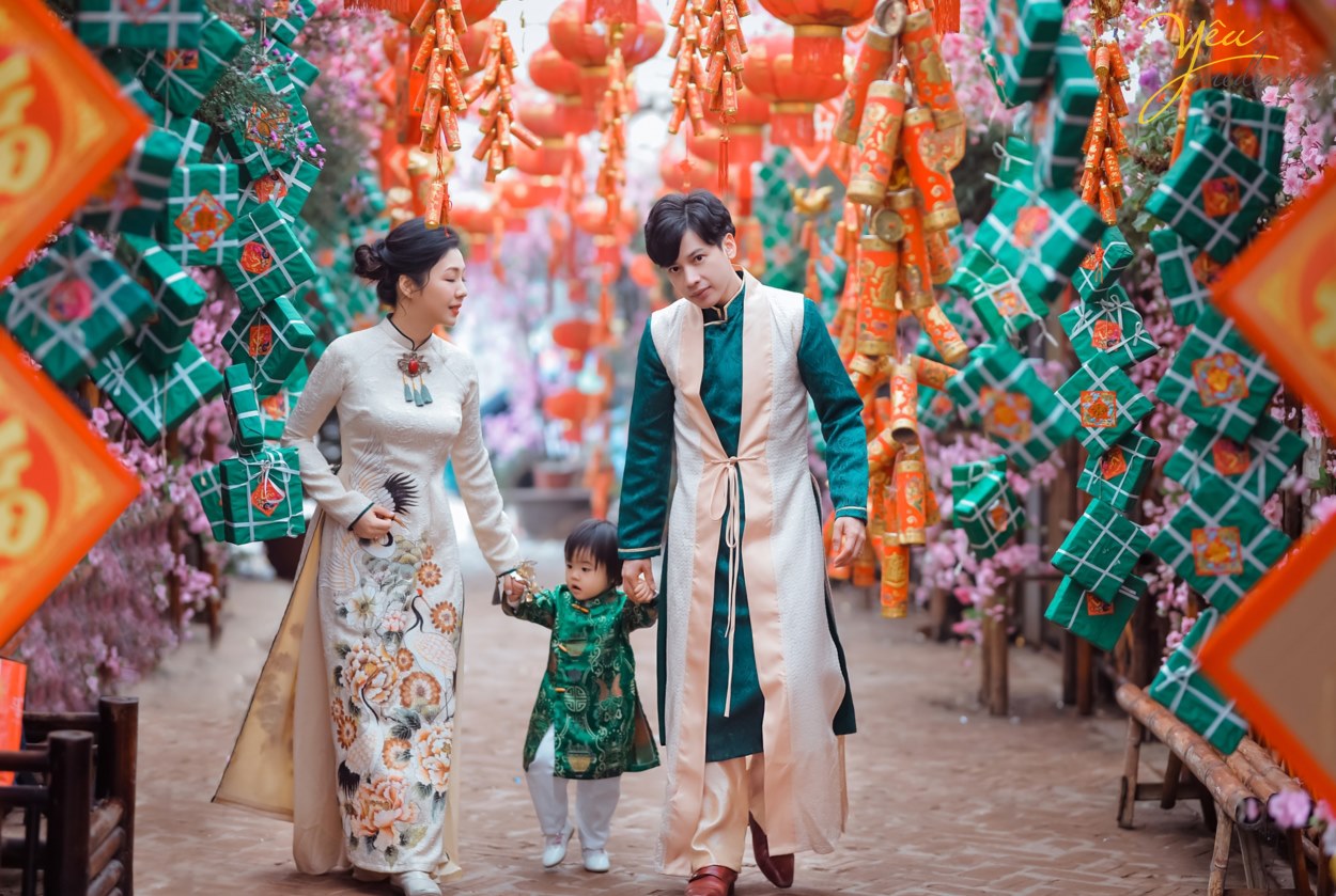 Giảm 30-50% Chụp Ảnh Gia Đình Đẹp, Nhiều khuyến Mại hấp dẫn, Giá hợp lý. Make up chuyên nghiệp, Dịch vụ chu đáo, Thợ chụp sáng tạo nhiều năm kinh nghiệm. Studio chuyên nghiệp. Mặt Phố lớn, Dễ tìm. Bối cảnh nhập ngoại. Đảm bảo hài lòng.