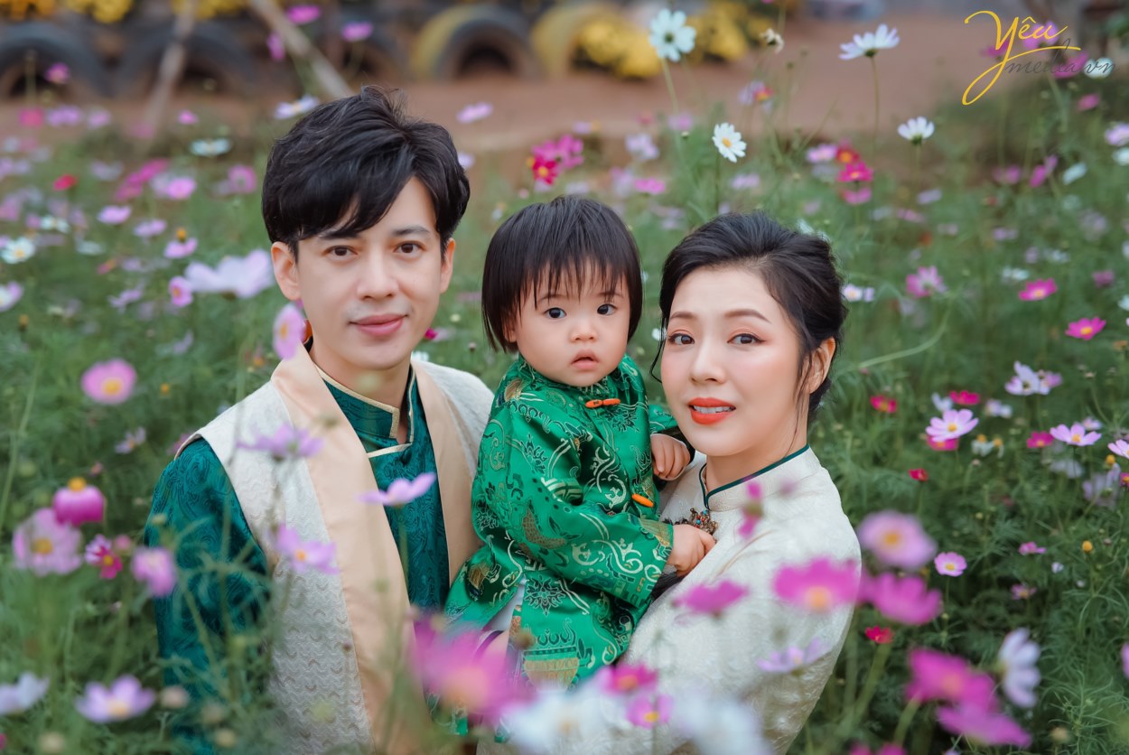 Nếu muốn lưu giữ những kỉ niệm của mình bên gia đình thân yêu vào những dịp trọng đại thì bạn sẽ làm gì? quay phim hay chụp ảnh? Chắc hẳn đa số mọi ...