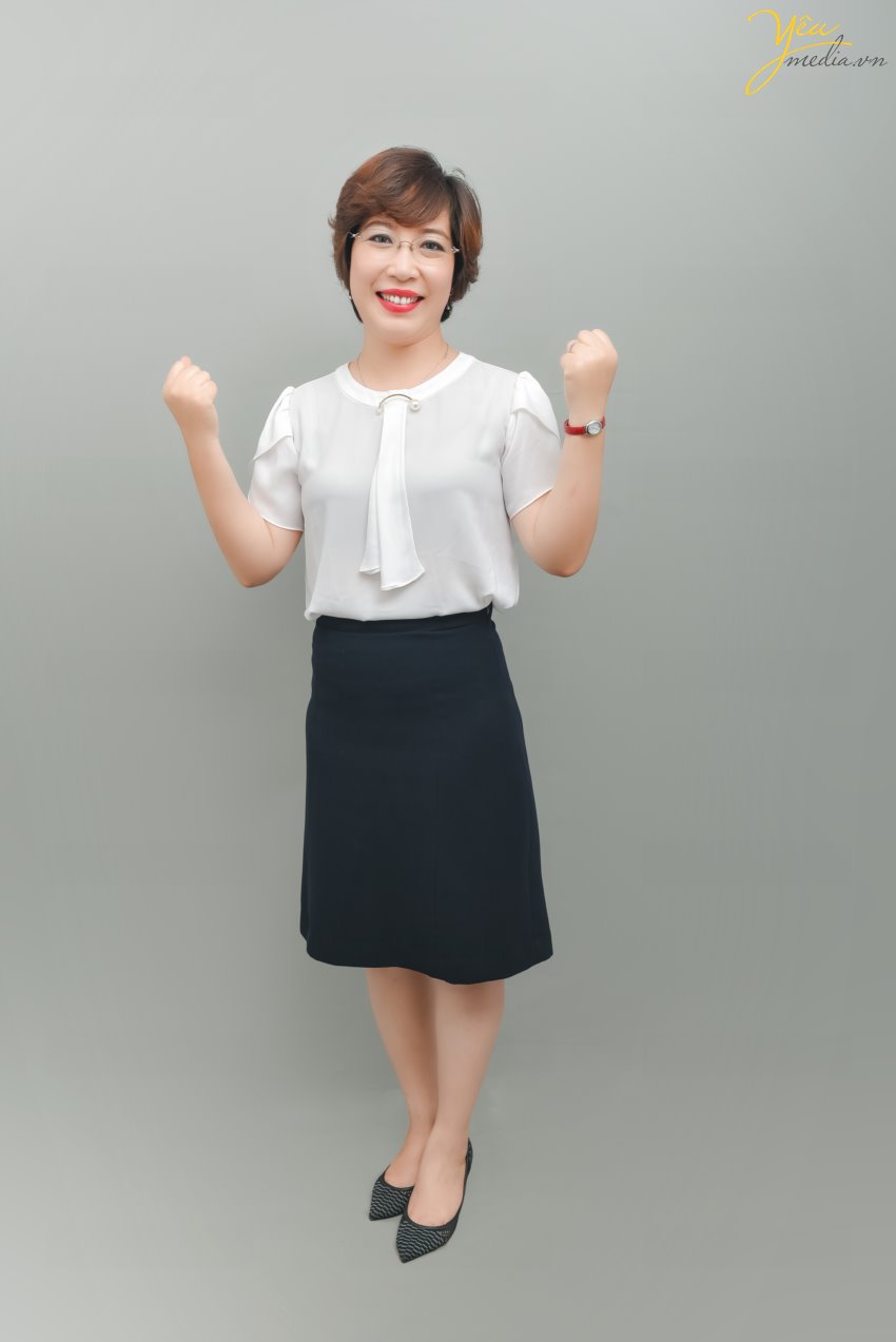 Chụp ảnh chân dung nghề nghiệp để làm truyền thông cho các giảng viên trung tâm đào tạo