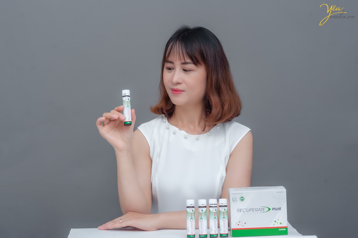 Chụp ảnh chân dung doanh nhân với sản phẩm Mỹ phẩm từ Châu Âu