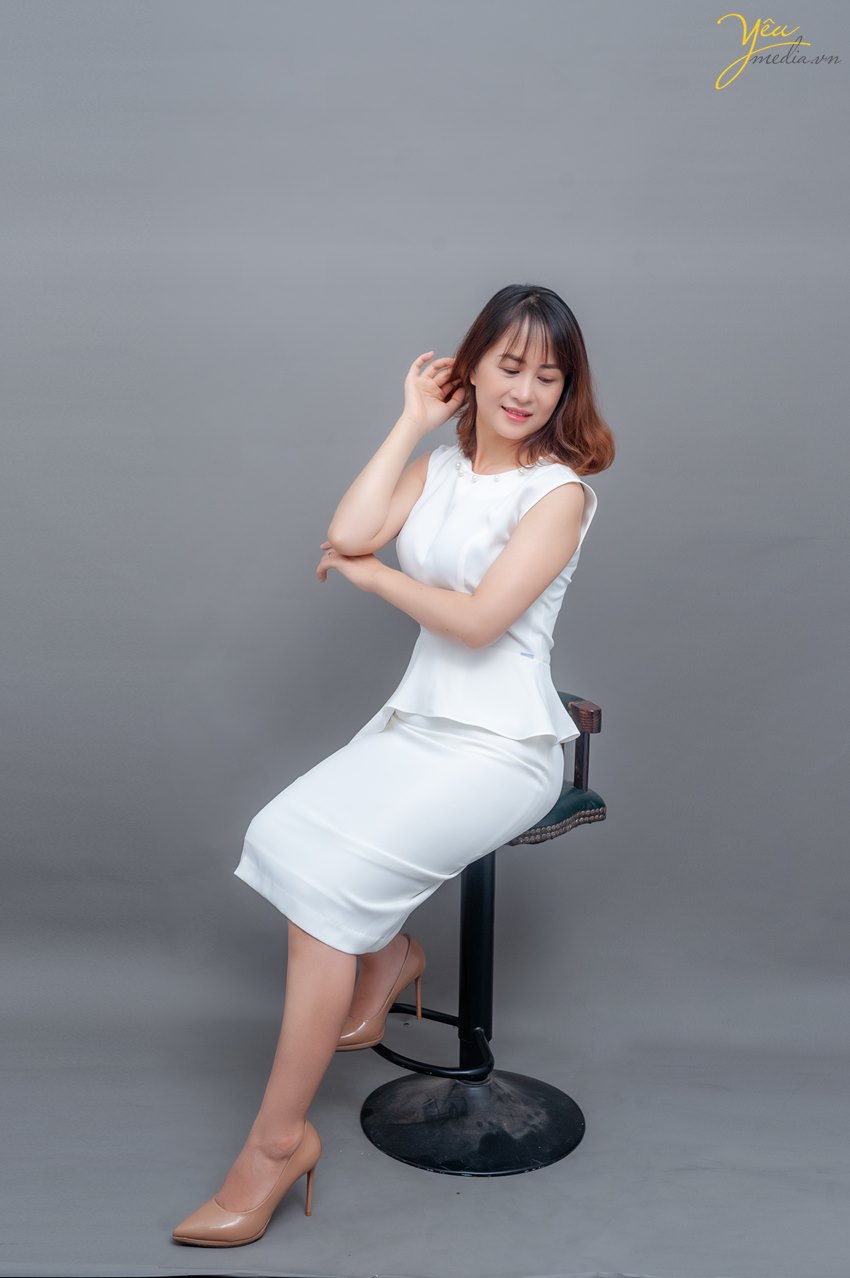 Chụp ảnh chân dung doanh nhân với sản phẩm Mỹ phẩm từ Châu Âu