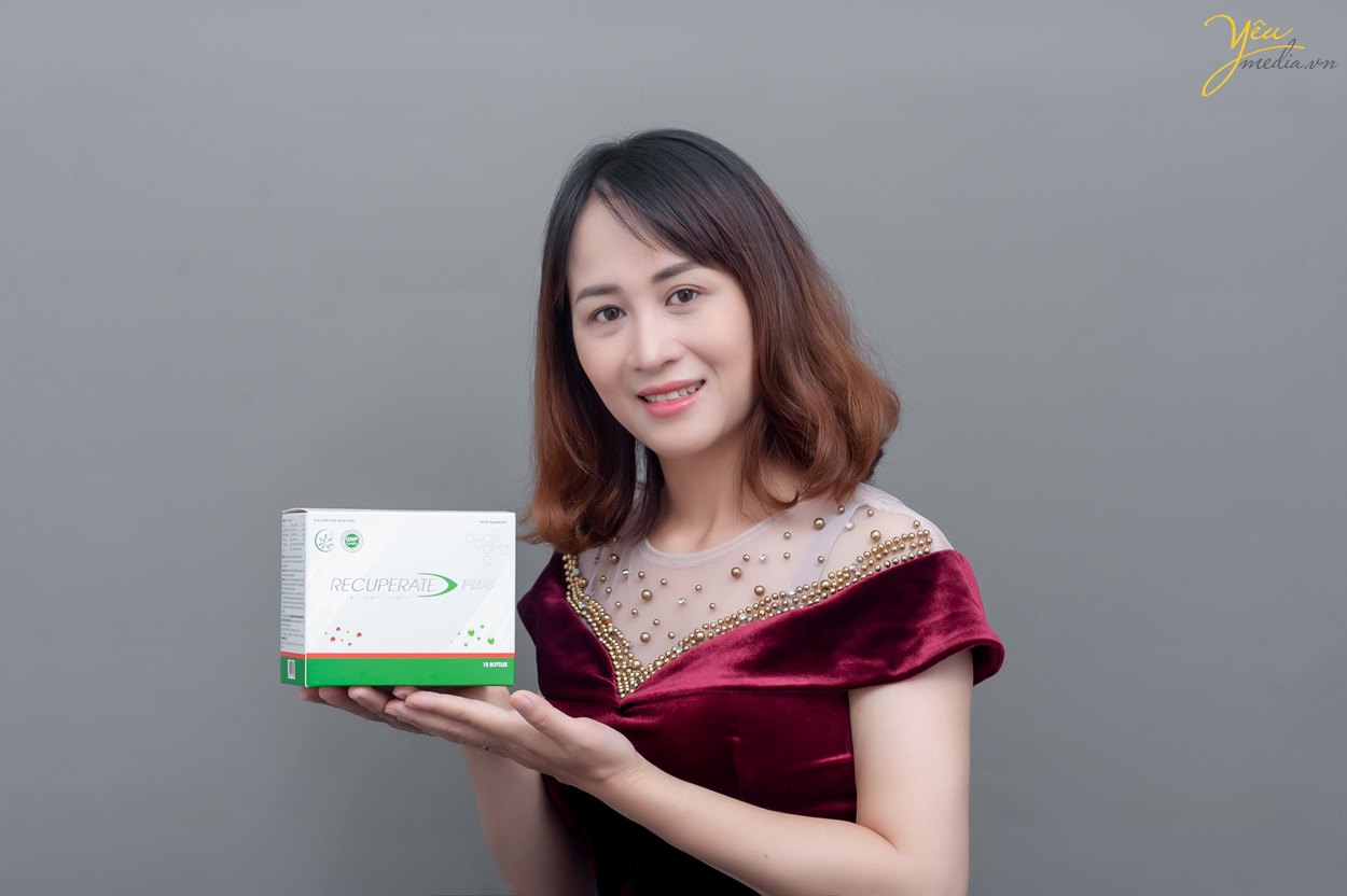 Chụp ảnh chân dung doanh nhân với sản phẩm Mỹ phẩm từ Châu Âu