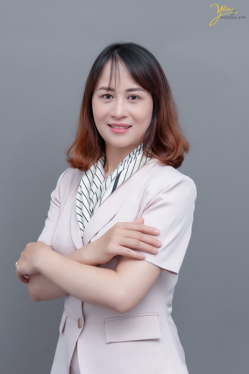 Chụp ảnh chân dung doanh nhân với sản phẩm Mỹ phẩm từ Châu Âu