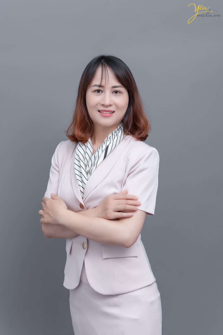 Chụp ảnh chân dung doanh nhân với sản phẩm Mỹ phẩm từ Châu Âu