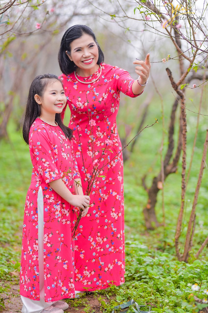 giá chụp ảnh cùng hoa đào và áo dài ở hà nội