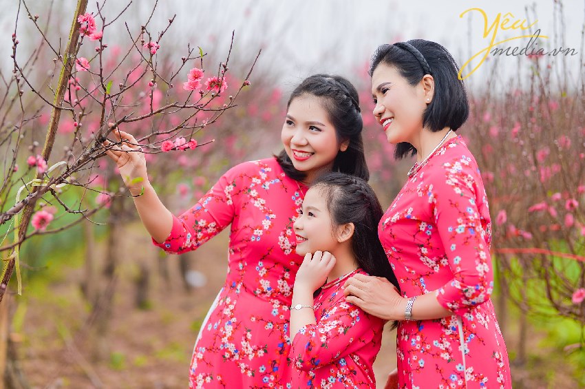 dịch vụ chụp ảnh ở hà nội cùng hoa đào tết