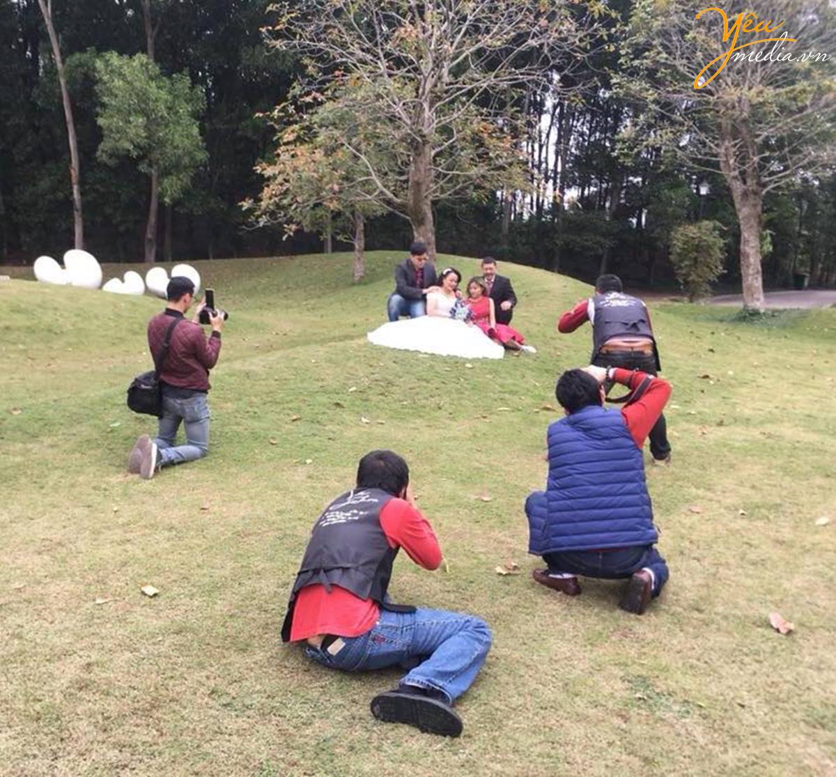 chụp ảnh kỉ niệm ngày cưới, chụp ảnh gia đình