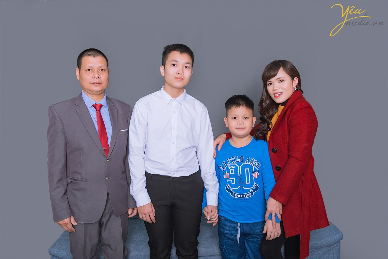 phong cách chụp ảnh gia đình ở trong nhà tại hà nội