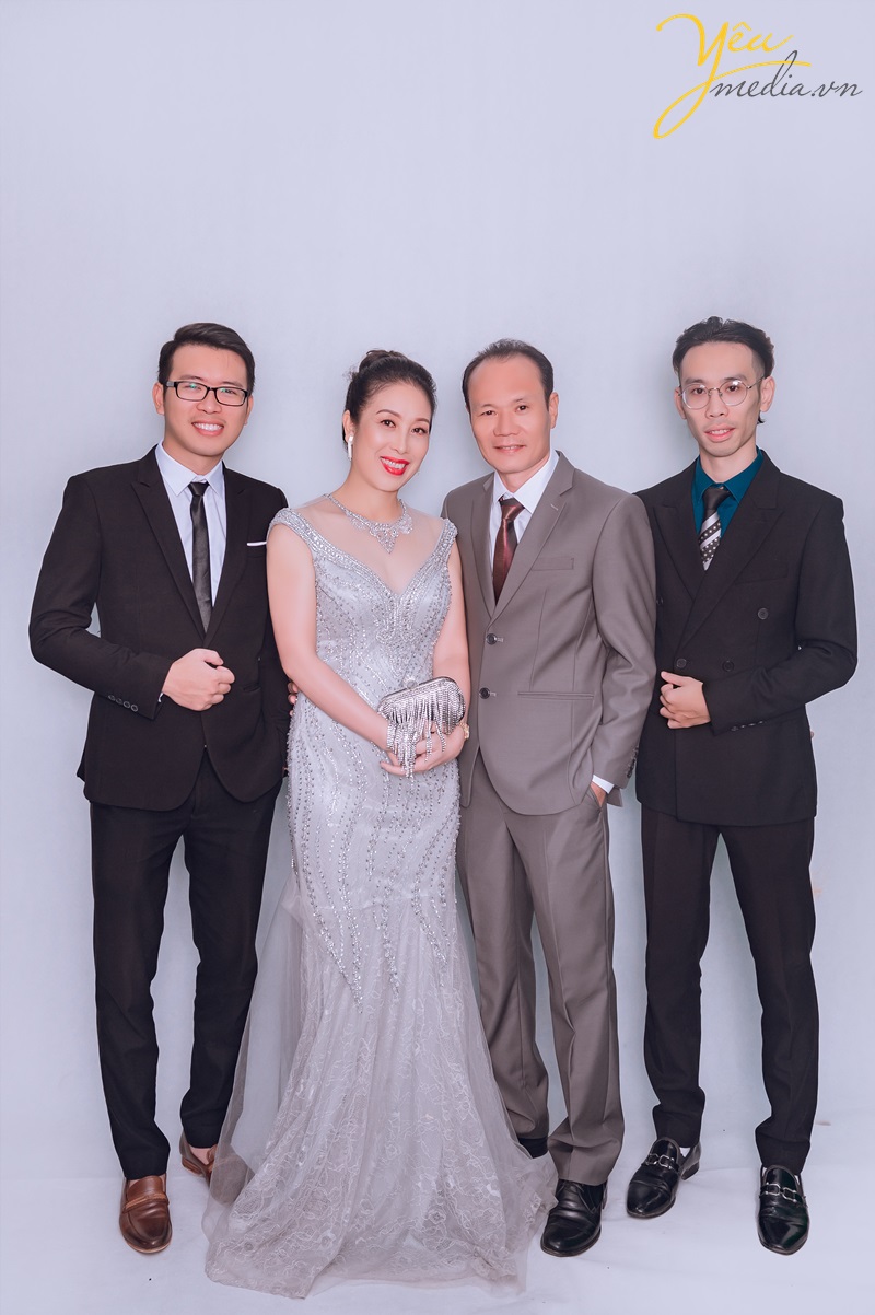 ảnh gia đình chụp tại studio ảnh viện áo cưới hà nội