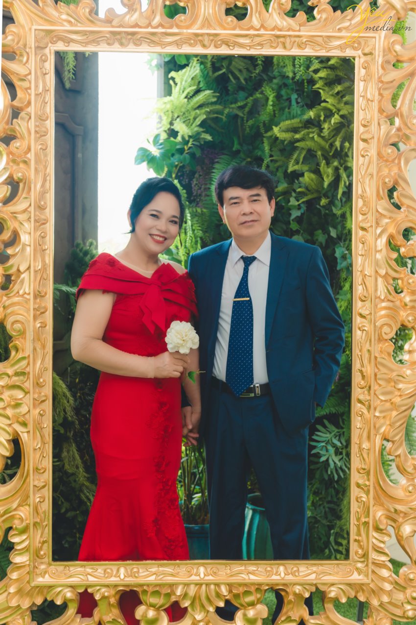 Chụp ảnh kỷ niệm ngày cưới tại phim trường Rosa và tư gia tại Hà Nội cho cô chú U50 U60