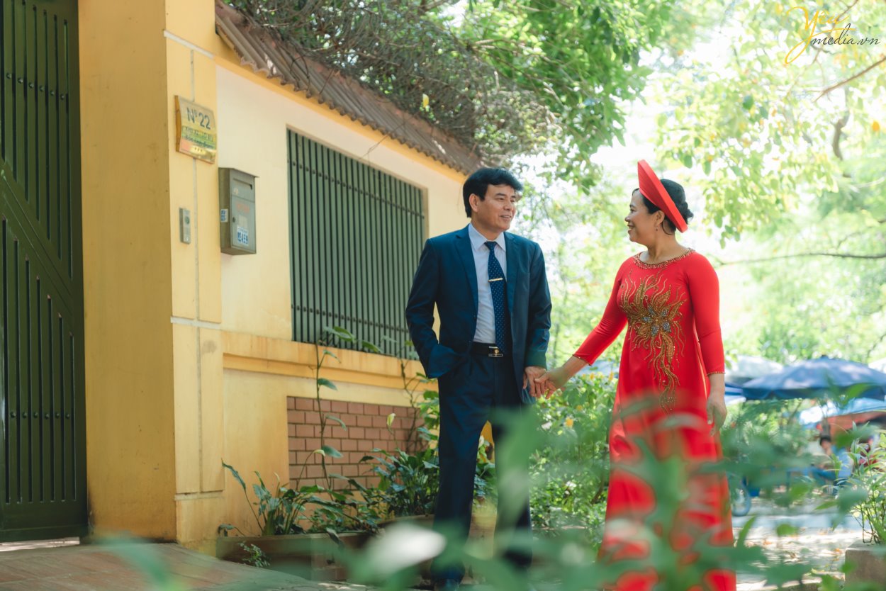 Chụp ảnh kỷ niệm ngày cưới tại phim trường Rosa và tư gia tại Hà Nội cho cô chú U50 U60