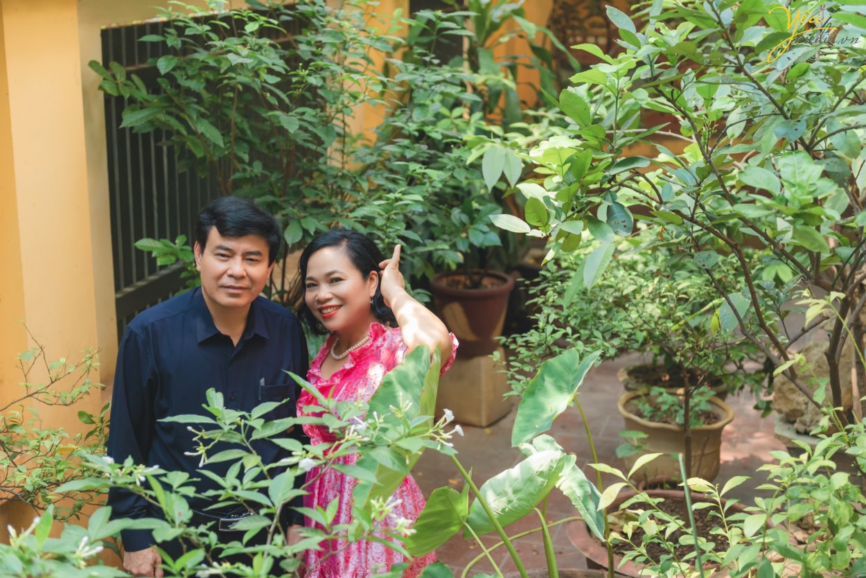 Chụp ảnh kỷ niệm ngày cưới tại phim trường Rosa và tư gia tại Hà Nội cho cô chú U50 U60