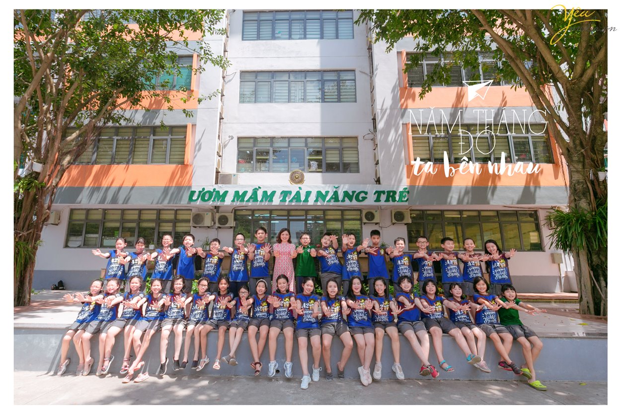 Chụp ảnh kỷ yếu là hoạt động hằng năm của các bạn học sinh cuối cấp, nhằm lưu giữ lại những khoảnh khắc, kỷ niệm đẹp của một thời học sinh. Yêu Media studio tạo nên những bức ảnh kỷ yếu đẹp độc lạ nhất dành cho các bạn học sinh hiện nay tại Hà Nội.