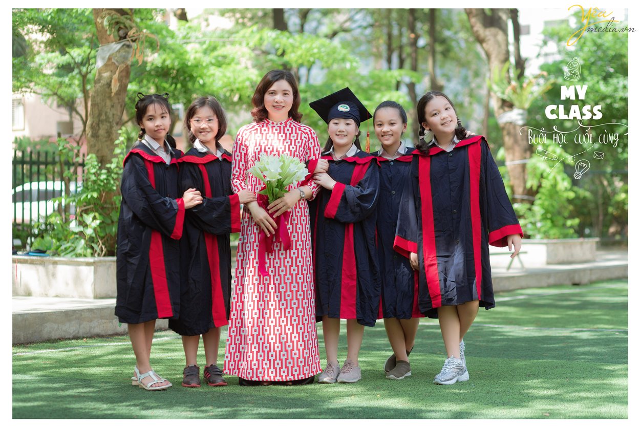 Chụp ảnh kỷ yếu là hoạt động hằng năm của các bạn học sinh cuối cấp, nhằm lưu giữ lại những khoảnh khắc, kỷ niệm đẹp của một thời học sinh. Yêu Media studio tạo nên những bức ảnh kỷ yếu đẹp độc lạ nhất dành cho các bạn học sinh hiện nay tại Hà Nội.