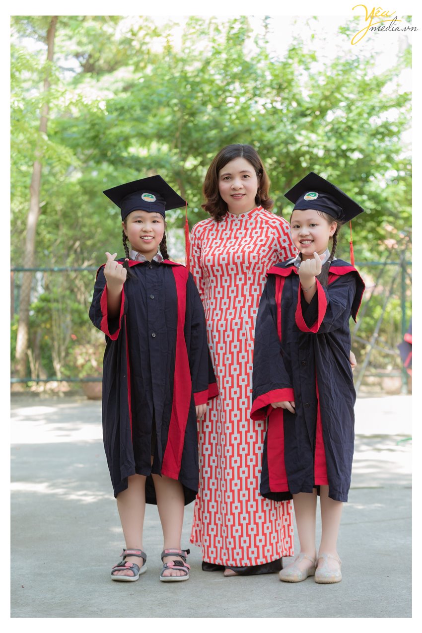 Chụp ảnh kỷ yếu là hoạt động hằng năm của các bạn học sinh cuối cấp, nhằm lưu giữ lại những khoảnh khắc, kỷ niệm đẹp của một thời học sinh. Yêu Media studio tạo nên những bức ảnh kỷ yếu đẹp độc lạ nhất dành cho các bạn học sinh hiện nay tại Hà Nội.