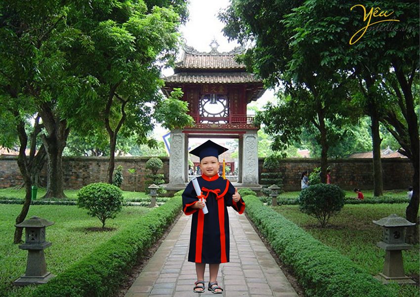 Yêu Media đã chuẩn bị trang phục cử nhân cho các bé mầm non để chụp ảnh tốt nghiệp tại studio của mình.  ảnh ghép văn miếu