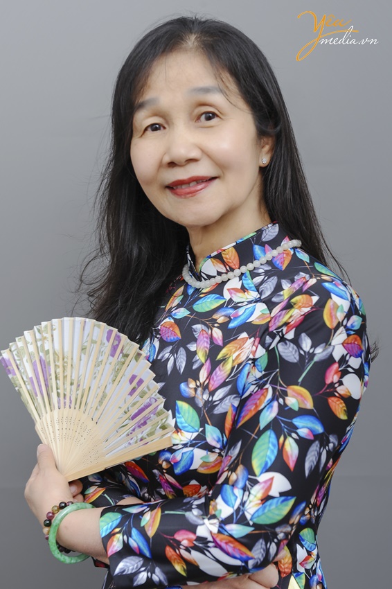 Chụp ảnh nghệ thuật cho ba cô trong studio