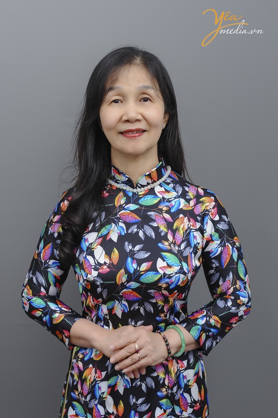 Chụp ảnh nghệ thuật cho ba cô trong studio