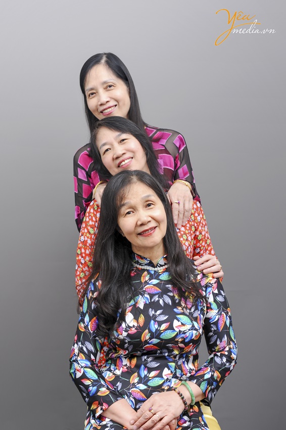 Chụp ảnh nghệ thuật cho ba cô trong studio