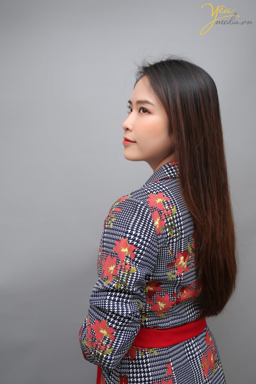 Lắng nghe và sớm nhận biết được nhu cầu ngày càng đòi hỏi tính chuyên nghiệp đó, dịch vụ chụp hình doanh nhân Yêu Media cam kết là sự lựa chọn hàng đầu của giới doanh nhân thành đạt. Dịch vụ chụp hình doanh nhân củaYêu Media với đội ngũ ê-kíp chuyên nghiệp các nhiếp ảnh gia và xử lý ảnh giàu kinh nghiệm sẽ mang đến cho khách hàng sự hài lòng trong việc xây dựng thương hiệu của chính mình trong giới doanh nghiệp và trên thương trường với mức giá hợp lý và nhiều ưu đãi.