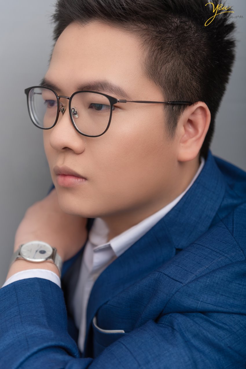 Mời bạn tham khảo bộ ảnh chân dung nam giới phong cách mà Yêu media thực hiện cho anh Hoàn trong studio của mình tại Hà Nội.