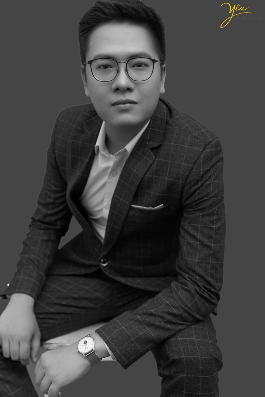 Mời bạn tham khảo bộ ảnh chân dung nam giới phong cách mà Yêu media thực hiện cho anh Hoàn trong studio của mình tại Hà Nội.