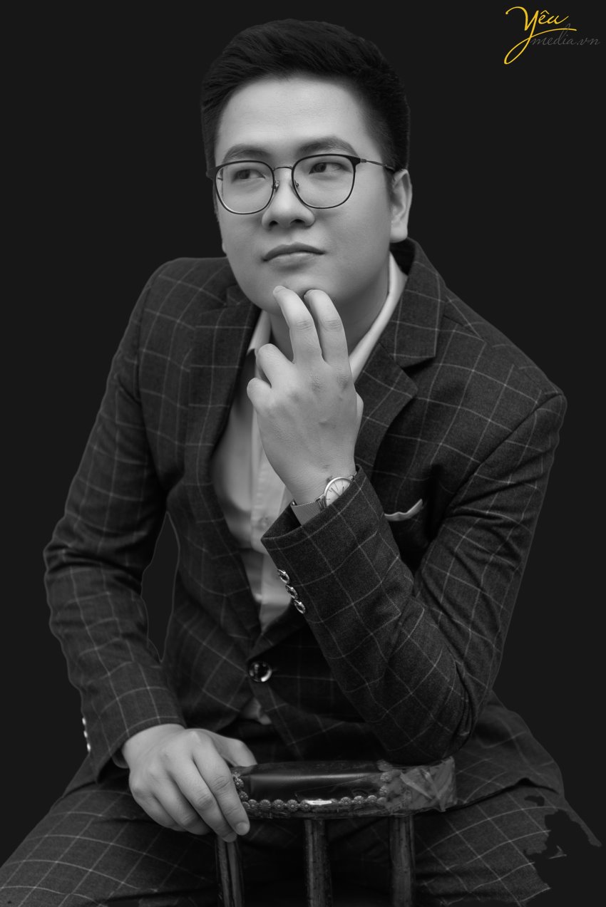 Mời bạn tham khảo bộ ảnh chân dung nam giới phong cách mà Yêu media thực hiện cho anh Hoàn trong studio của mình tại Hà Nội.