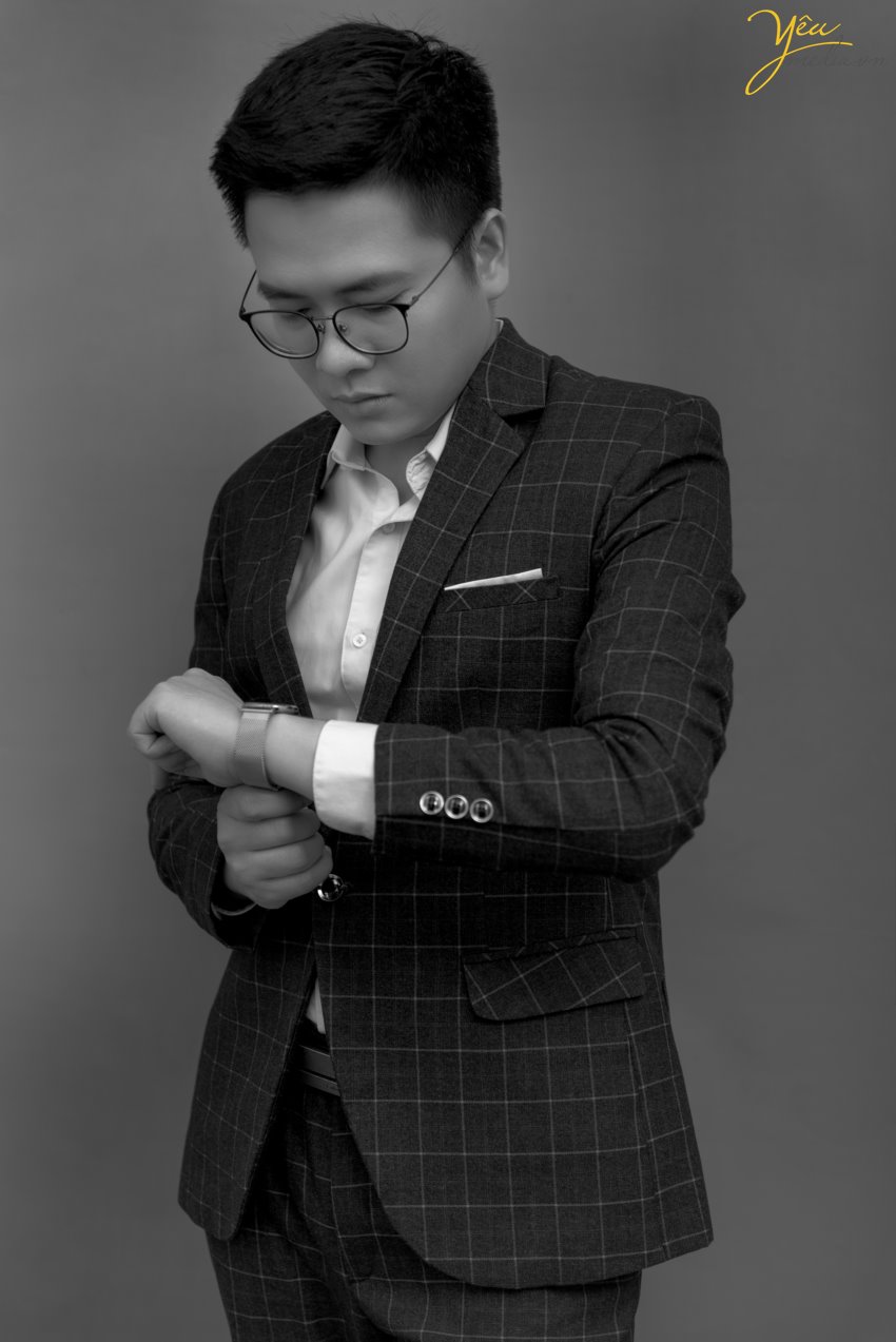 Mời bạn tham khảo bộ ảnh chân dung nam giới phong cách mà Yêu media thực hiện cho anh Hoàn trong studio của mình tại Hà Nội.