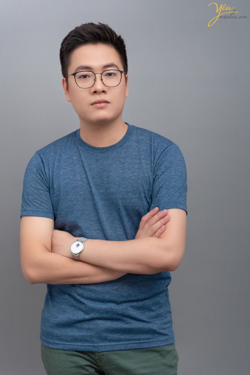 Mời bạn tham khảo bộ ảnh chân dung nam giới phong cách mà Yêu media thực hiện cho anh Hoàn trong studio của mình tại Hà Nội.