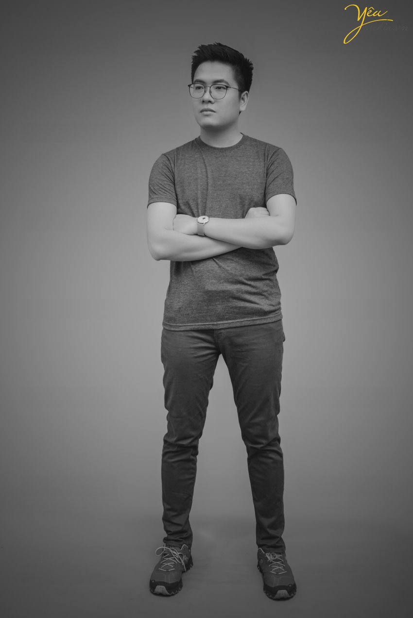 Mời bạn tham khảo bộ ảnh chân dung nam giới phong cách mà Yêu media thực hiện cho anh Hoàn trong studio của mình tại Hà Nội.