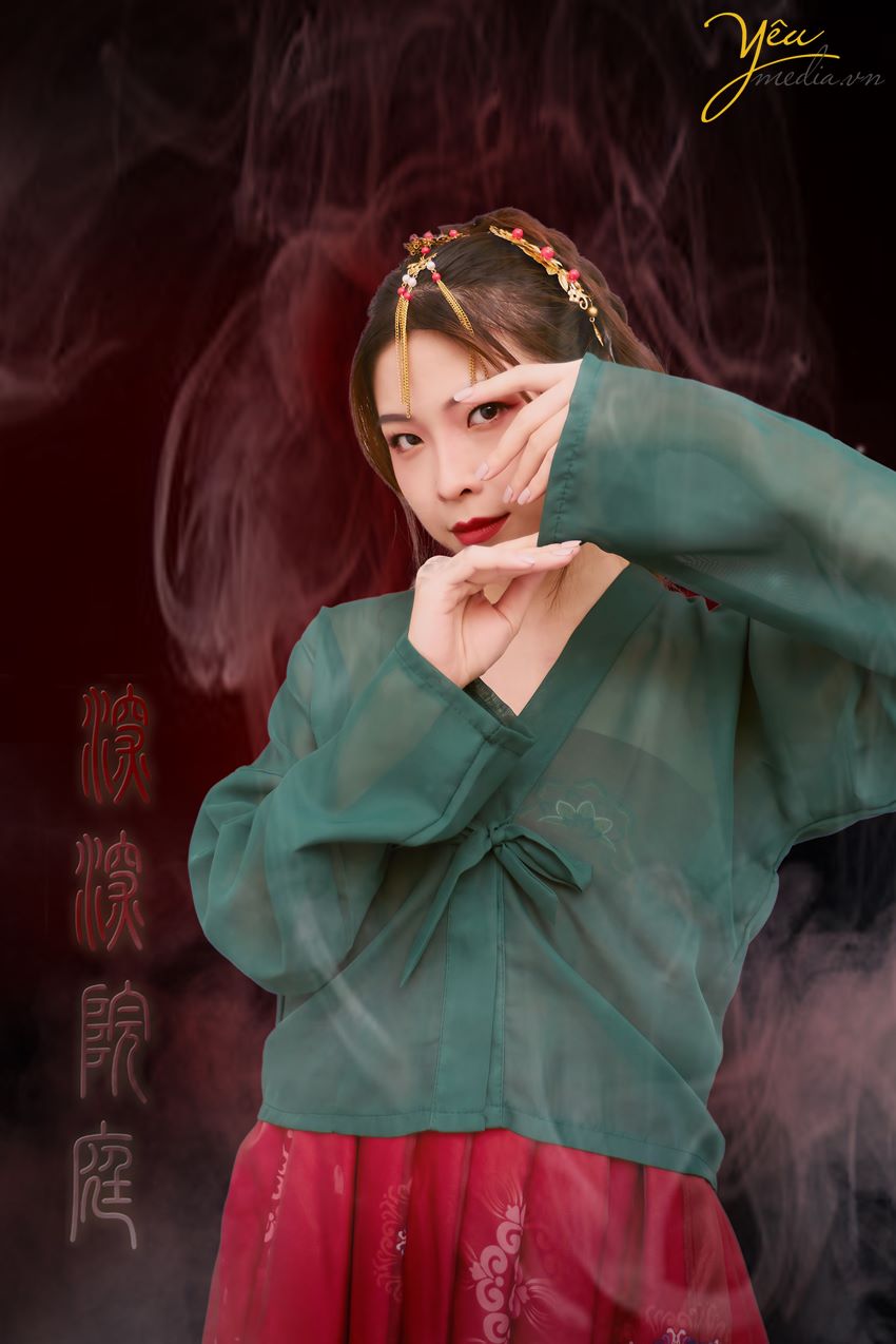 Dịch vụ chụp ảnh nghệ thuật cổ trang tại Yêu Media sẽ giúp bạn trở thành một nhân vật cổ trang theo cách riêng biệt với concept riêng, mang một câu chuyện của chính bạn chẳng hạn.