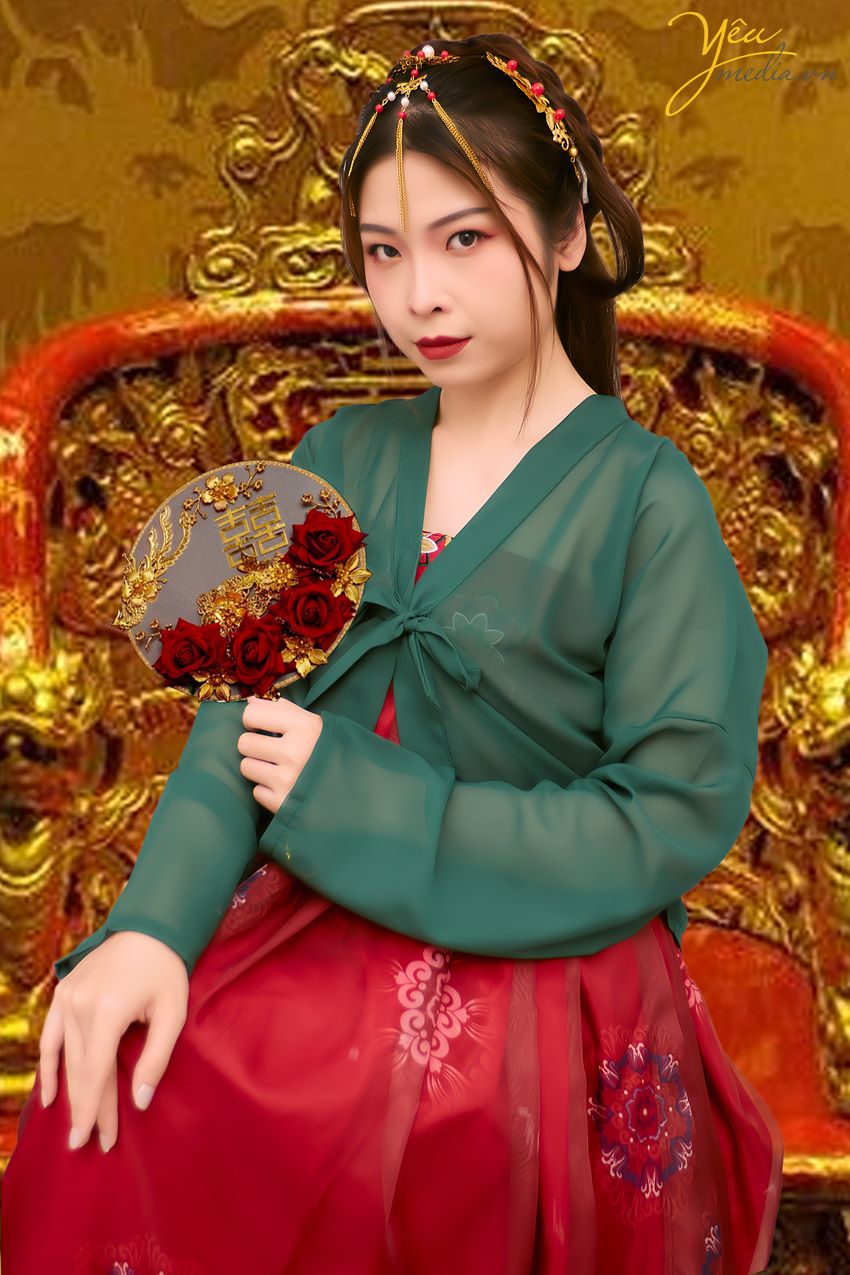 Dịch vụ chụp ảnh nghệ thuật cổ trang tại Yêu Media sẽ giúp bạn trở thành một nhân vật cổ trang theo cách riêng biệt với concept riêng, mang một câu chuyện của chính bạn chẳng hạn.