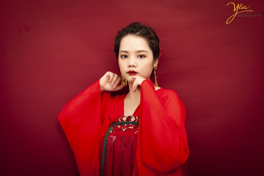 Chụp cổ trang phong cách Trung Hoa - Đây là một phong cách chụp ảnh vô cùng mới mẻ ở Việt Nam. Các bạn trẻ thường thích sự mới lạ, độc đáo. Đặc biệt phong cách chụp ảnh cổ trang Trung Quốc cũng thể hiện được sự cá tính của người chụp.